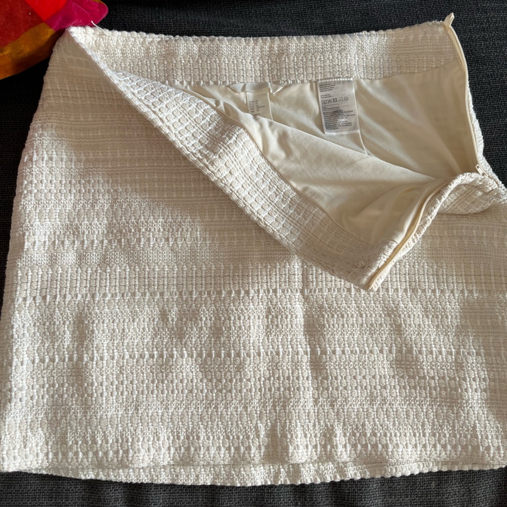 H&M cream colored mini skirt size 10
